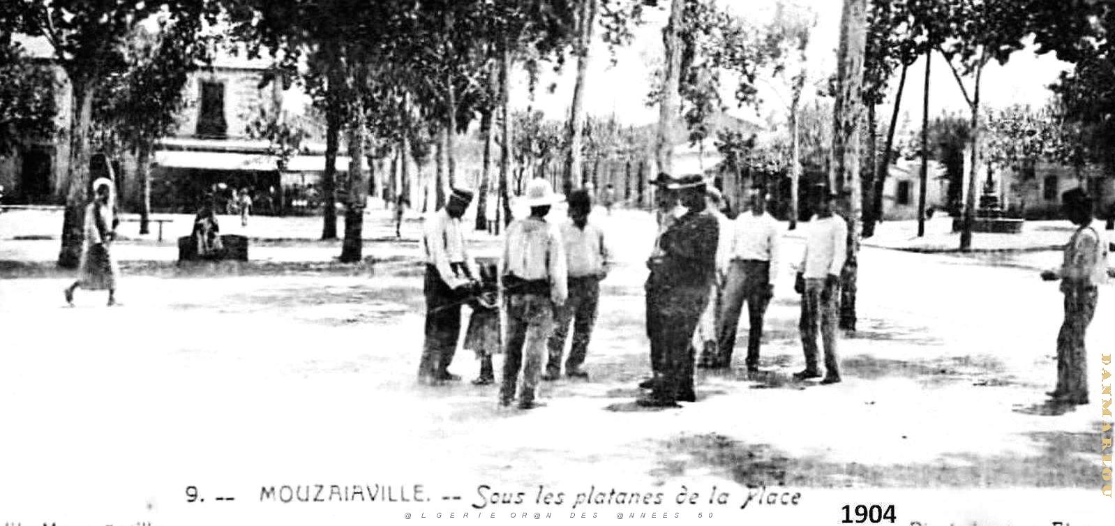 1801- Mouzaiaville - La Place2 - Sous les Platanes en 1904.jpg